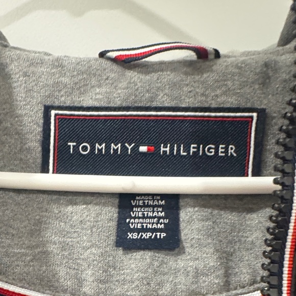 Tommy Hilfiger Women's Black and Gray Puffer Jacket - Picture 4 of 4